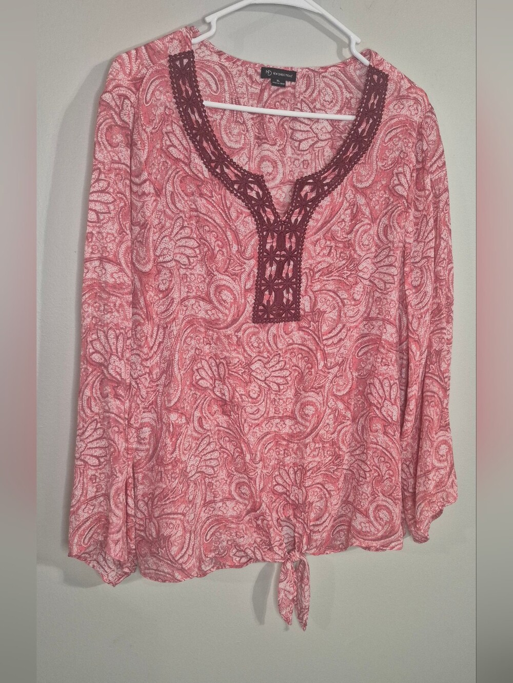 New Direvtions Size XL Women’s Pink Paisley Tie-Hem Top with Crochet Trim